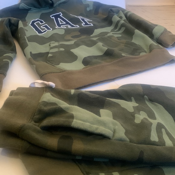 GAP Jogger Set - Picture 7 of 7